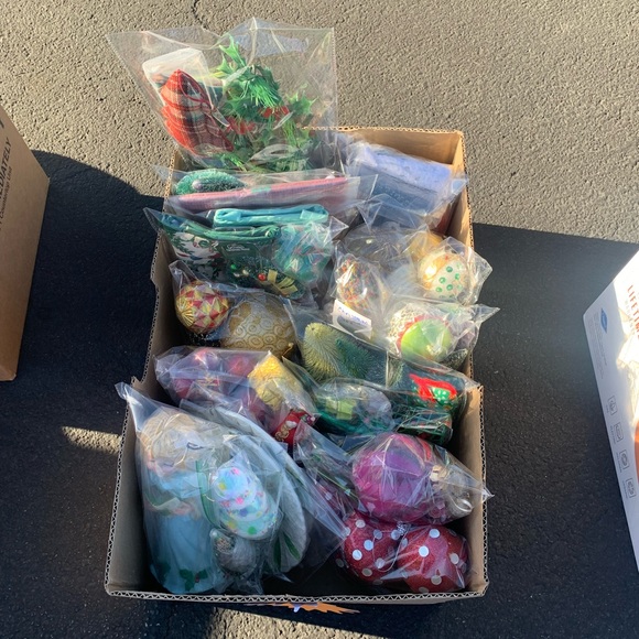 $8 for 3 Nic-Nac bags of used Nic-Nacs:  toys/decor & more excellent 4 resellers - Picture 8 of 16